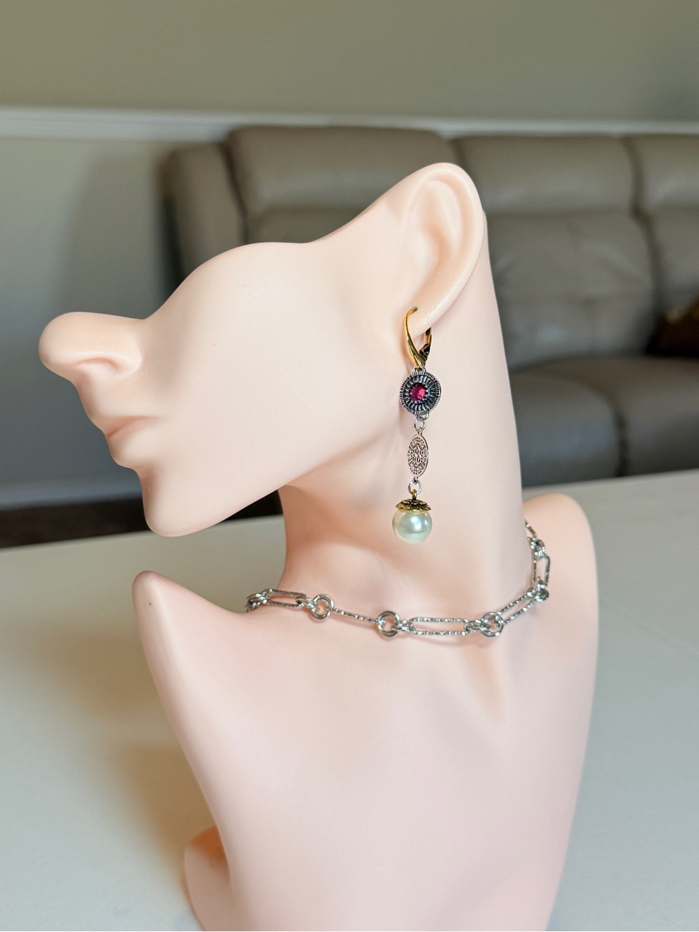 Elegant Multi-Tone Pearl Drop Earrings with Ruby Accent - Picture 4 of 17